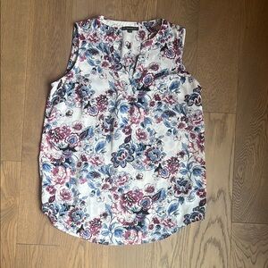 Adrianna Papell Cream Sleeveless Blouse with Buttoned Mandarin Collar